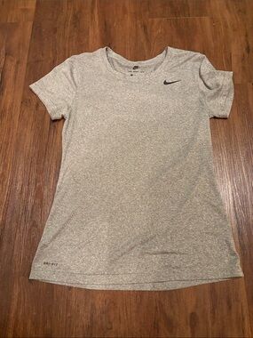 Nike Gray Short Sleeve women’s size S